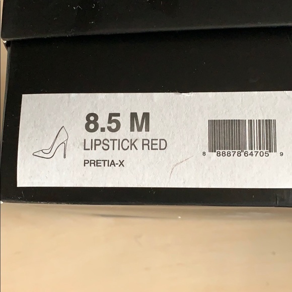 SOLD- NIB BCBG pumps BBC - Picture 6 of 6